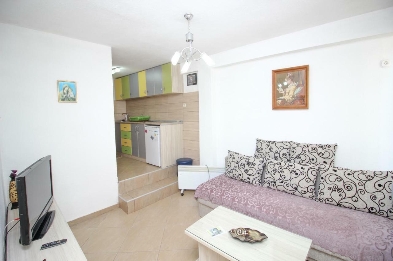 Apartmani Mishe Vevcani Exterior photo